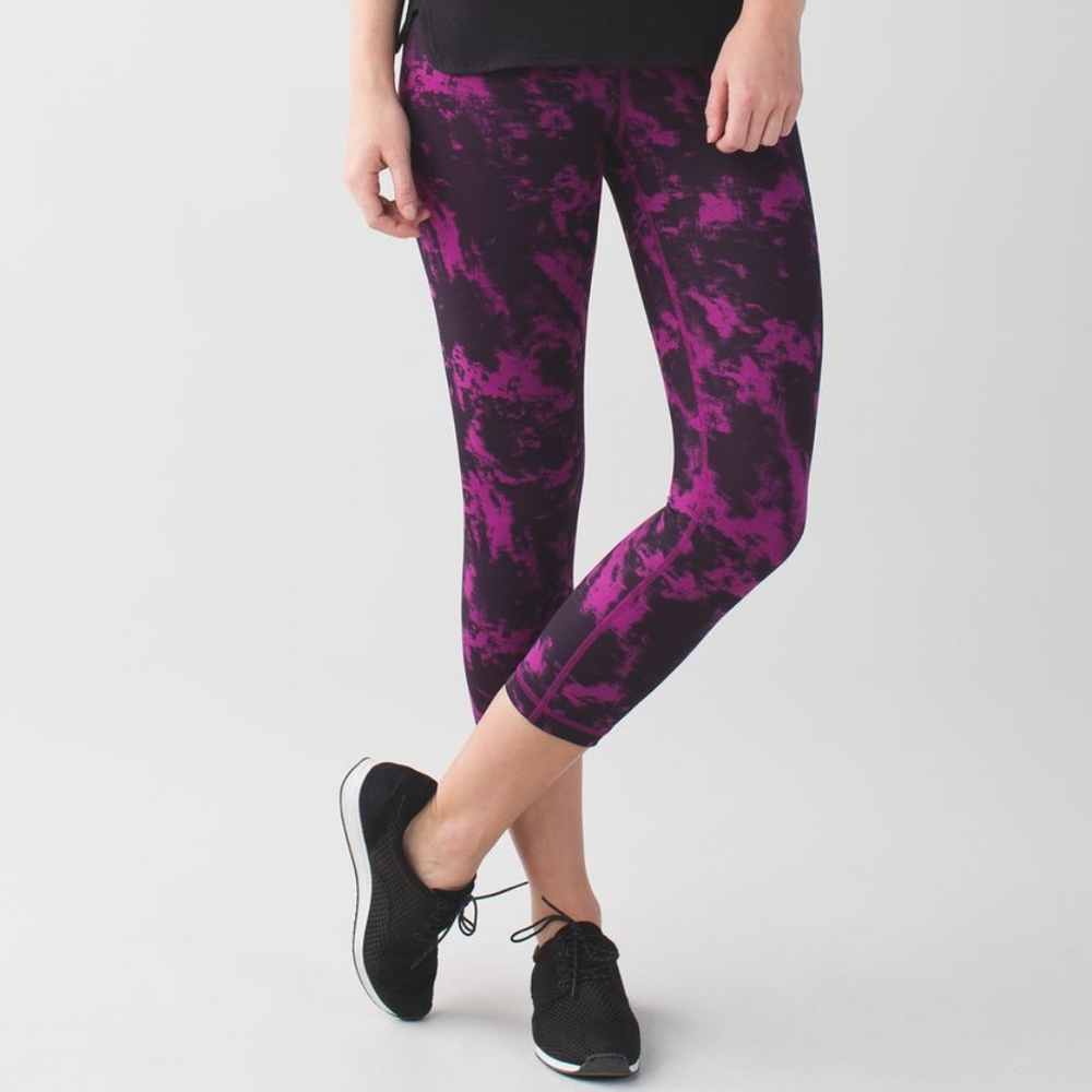 Lululemon Wunder Under Cropped Leggings in Breezie Regal Plum Black